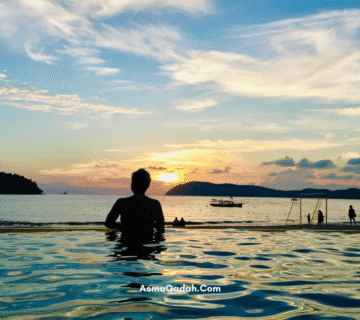 أسما قدح في مسبح مطل على الشاطئ في جزيرة لنكاوي